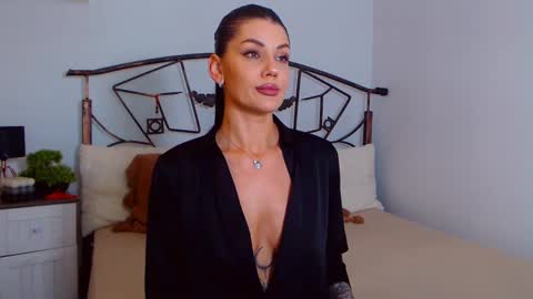 I V Y   online show from 4, 3, 2025