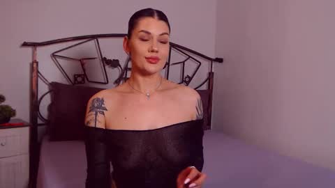 I V Y   online show from 30, 4, 2026