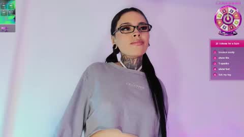 Snapshot of z_e_t_h_a chatting on 12, 9, 2025 tazzie online show from 12, 9, 2025