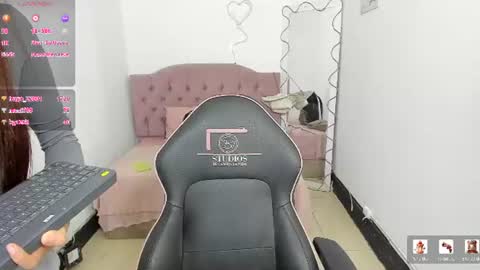 Snapshot of zaafira_tay chatting on 28, 7, 2026 zaafira_tay online show from 28, 7, 2026