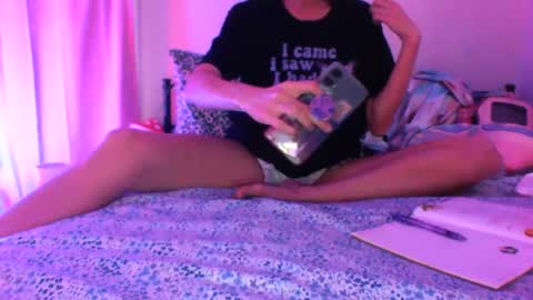 Snapshot of zaddyslilslutbucket chatting on 19, 9, 2025 zaddyslilslutbucket online show from 19, 9, 2025