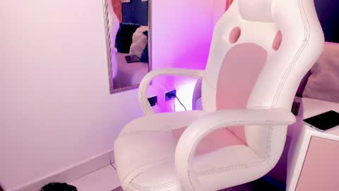 Zaira  online show from 15, 6, 2026