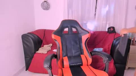 Snapshot of zaira_luxee chatting on 19, 10, 2025 zaira_luxee online show from 19, 10, 2025