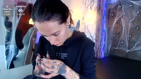   online show from 18, 10, 2025