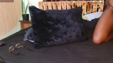 Snapshot of zara_lae chatting on 22, 1, 2025 nicky online show from 22, 1, 2025