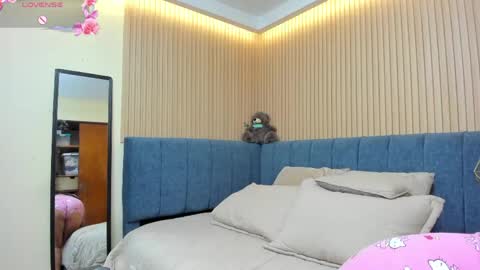 Snapshot of zara_milf_ chatting on 18, 5, 2026 zara online show from 18, 5, 2026