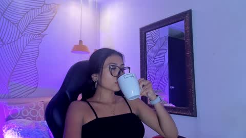 Snapshot of zaralim chatting on 4, 2, 2025 Zara Lim online show from 4, 2, 2025