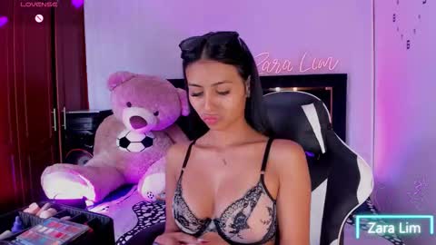 Snapshot of zaralim chatting on 27, 9, 2025 Zara Lim online show from 27, 9, 2025