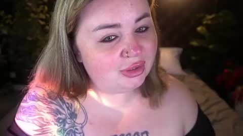 Snapshot of zarareign_ chatting on 5, 8, 2026 Lola online show from 5, 8, 2026