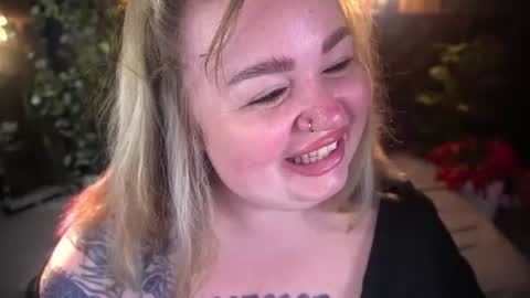 Snapshot of zarareign_ chatting on 9, 8, 2026 Lola online show from 9, 8, 2026