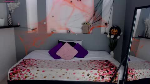 Karolyne online show from 28, 10, 2025