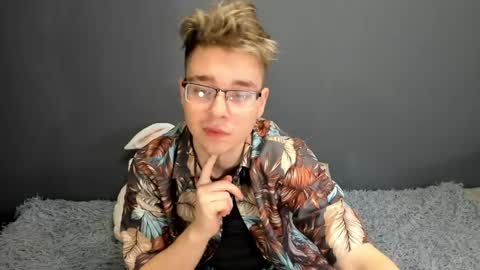 Snapshot of zeriixx chatting on 22, 4, 2026 Ethan online show from 22, 4, 2026