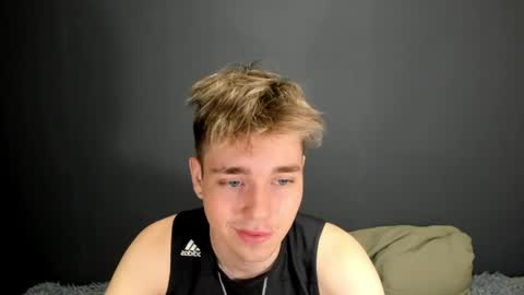 Snapshot of zeriixx chatting on 27, 4, 2026 Ethan online show from 27, 4, 2026