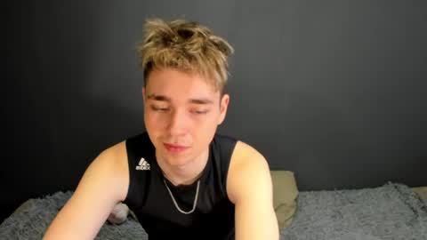 Snapshot of zeriixx chatting on 30, 4, 2026 Ethan online show from 30, 4, 2026