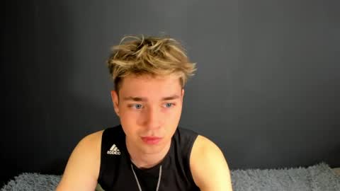 Snapshot of zeriixx chatting on 5, 5, 2026 Ethan online show from 5, 5, 2026