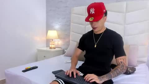 Snapshot of zeta_3 chatting on 8, 10, 2025 Sebas online show from 8, 10, 2025