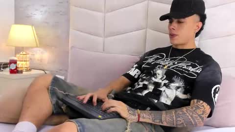 Snapshot of zeta_3 chatting on 12, 10, 2025 Sebas online show from 12, 10, 2025