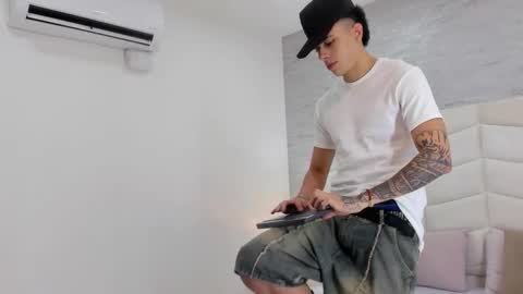 Snapshot of zeta_3 chatting on 16, 10, 2025 Sebas online show from 16, 10, 2025