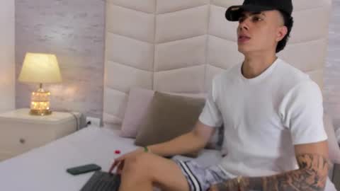 Snapshot of zeta_3 chatting on 18, 10, 2025 Sebas online show from 18, 10, 2025