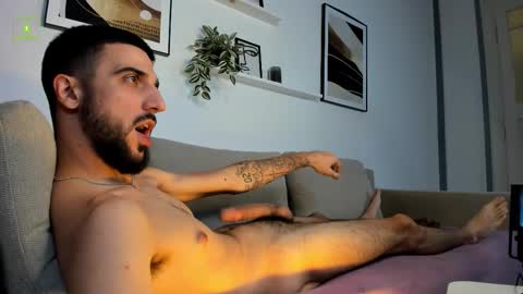 Snapshot of zeyn_edwards chatting on 25, 9, 2025 ZEYN online show from 25, 9, 2025