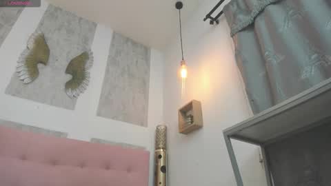 ZHAMIRA  ANDRES online show from 1, 2, 2026