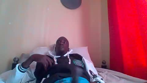 Snapshot of zlatann2012 chatting on 11, 10, 2025 Zlatann2012 online show from 11, 10, 2025