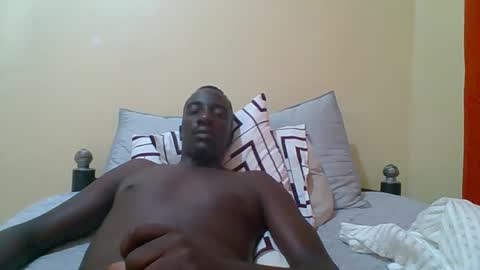 Snapshot of zlatann2012 chatting on 15, 12, 2025 Zlatann2012 online show from 15, 12, 2025