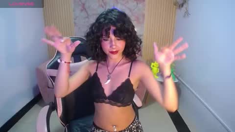 zoe_ch_ online show from 7, 1, 2025