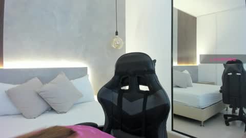 Zoe  online show from 4, 8, 2026