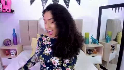 Zoe Gruber online show from 19, 12, 2024