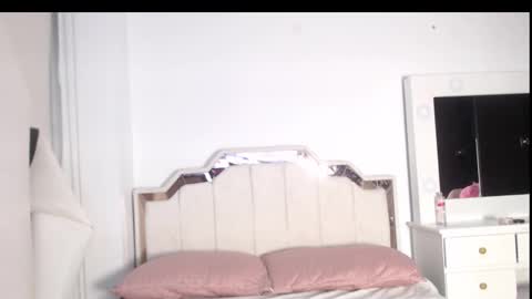 Snapshot of zoe_kravitx chatting on 11, 9, 2025 CAMILA online show from 11, 9, 2025