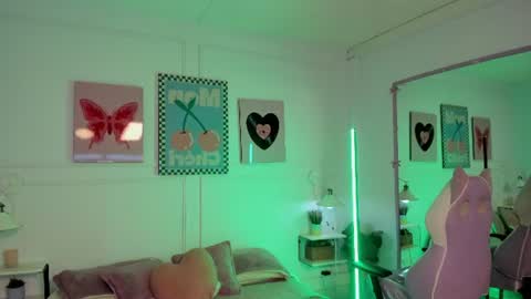 Zoe Lynch online show from 25, 6, 2026