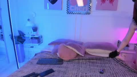 Zoe Lynch online show from 10, 7, 2026