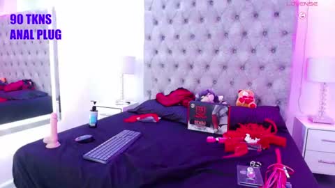 Snapshot of zoe_m00n chatting on 4, 7, 2026 zoe online show from 4, 7, 2026