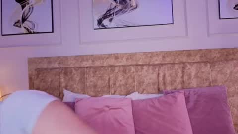 zoe_moon__ online show from 10, 6, 2026
