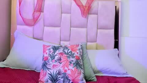 zoe_moreau online show from 4, 12, 2025