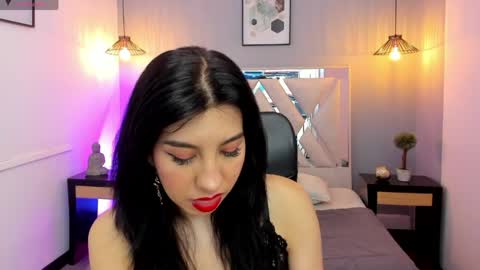 zoe_moreau online show from 18, 4, 2026