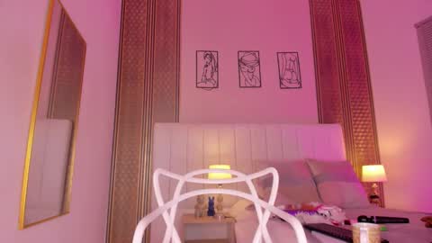 Hi guys i am Zoe  online show from 26, 11, 2025