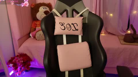 zoe_sullivan_ online show from 30, 4, 2026
