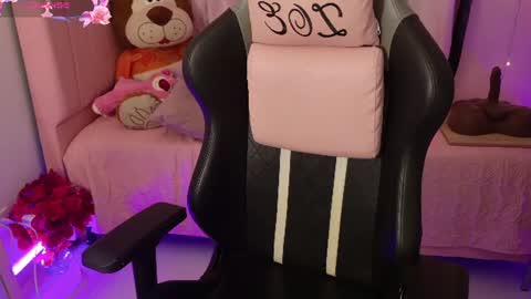 zoe_sullivan_ online show from 10, 7, 2026