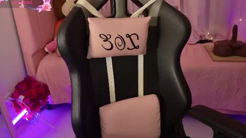 zoe_sullivan_ online show from 12, 7, 2026