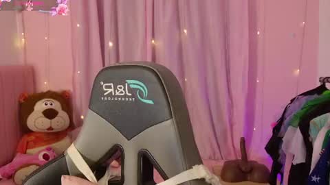 zoe_sullivan_ online show from 13, 7, 2026