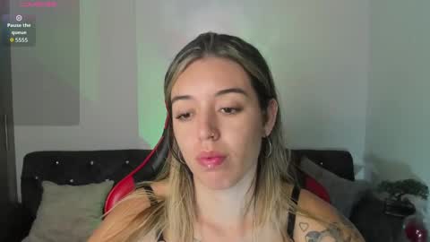 Snapshot of zoee_jackson chatting on 13, 10, 2025 zoee jackson online show from 13, 10, 2025