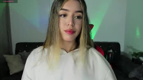 Snapshot of zoee_jackson chatting on 7, 11, 2025 zoee jackson online show from 7, 11, 2025