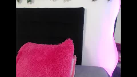 Snapshot of zoegp chatting on 24, 9, 2025 Laura online show from 24, 9, 2025