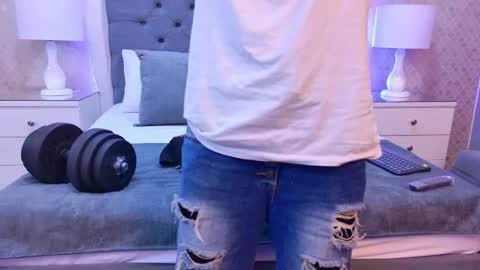 Zoe Krug online show from 3, 12, 2025