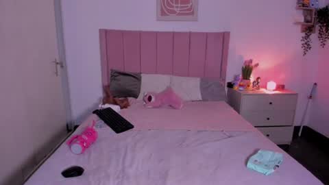 CuteZoe online show from 8, 8, 2026