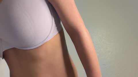 Snapshot of zoepriceee chatting on 10, 3, 2026 zoepriceee online show from 10, 3, 2026