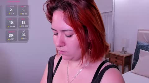 Snapshot of zoes_mile chatting on 4, 2, 2025 Zoes online show from 4, 2, 2025