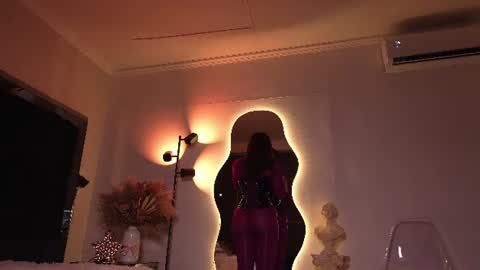 zoevidal_ online show from 22, 6, 2026